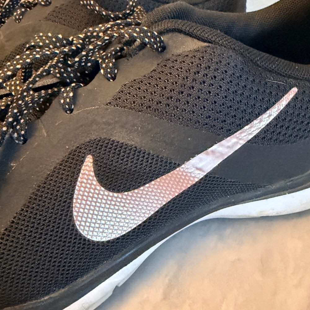 Nike Women’s Running Shoes – Black / Rose Swoosh – Size US 9 - Picture 1 of 7